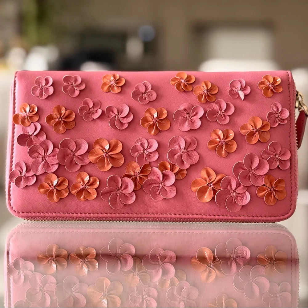 Valentino Garavani Floral Appliqué Wallet - Picture 8 of 16
